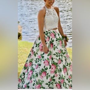 Sherri Hill 2 piece floral one of a kind prom dress, size 2